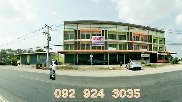ขายถูกมาก ตึกพาณิชย์ใหม่ 3 ชั้น ถนนหลัก ต.เสนา อุทัย พระนครศรีอยุธยา 2 ห้องนอน