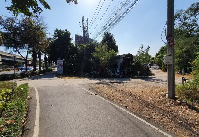 ขาย ที่ดิน ถ.ประดิษฐ์มนูธรรม (เลียบทางด่วน รามอินทรา-อาจณรงค์) แขวงลาดพร้าว เขตบางกะปิ กรุงเทพมหานคร
