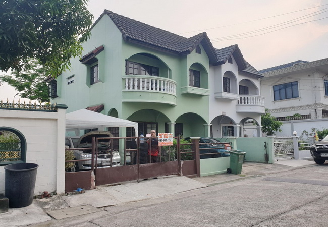 ขาย บ้านแฝด สกุลทิพย์ ซอยบรมราชชนนี 123 ถนนบรมราชชนนี เขตทวีวัฒนา กรุงเทพมหานคร
