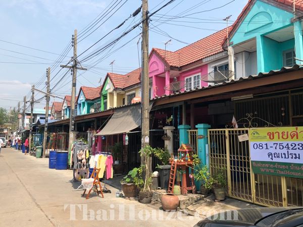 ขายทาวน์เฮ้าส์ 2 ชั้น หมู่บ้านดาวเรือง ถนนรังสิต-ปทุมธานี ตำบลสวนพริกไทย ปทุมธานี