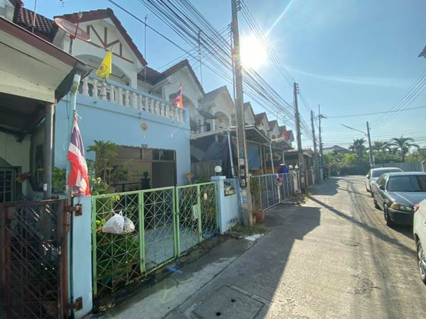 ขายทาวน์เฮาส์ 2 ชั้น ซอยเทพคุณากร ใกล้โรบินสัน อ.เมือง จ.ฉะเชิงเทรา