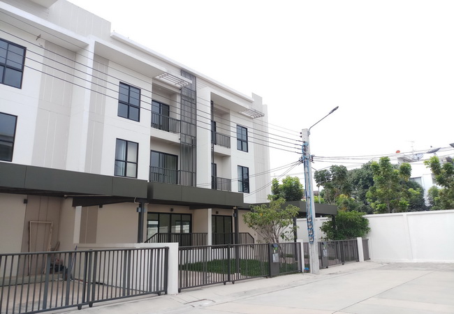 ขาย ทาวน์เฮ้าส์ วิลลา อัลเบลโล่(Villa Albero) กรุงเทพกรีฑา 15/1 ถนนกรุงเทพกรีฑา เขตสะพานสูง กรุงเทพมหานคร