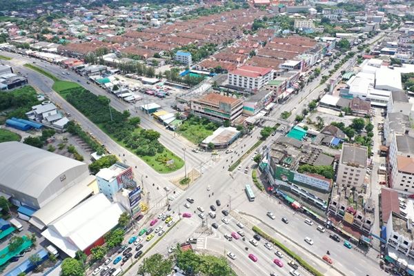 ทรัพย์สุดเฮง หน้าสี่แยกนวมินทร์ ที่ดินพร้อมสิ่งปลูกสร้างขนาด 10-0-39.9 ไร่