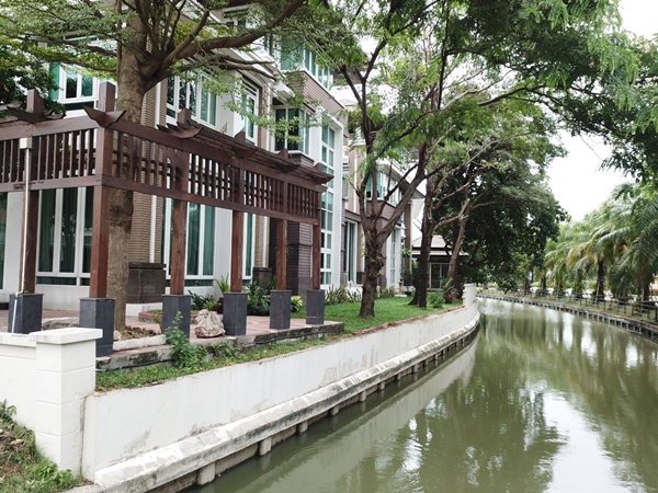 หมู่บ้านแกรนด์คาแนล ขายคฤหาสน์หรู 3.5 ชั้น 337 ตารางวา ถนนประชาชื่น