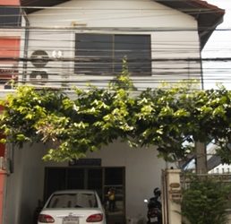 ทาวน์โฮม3ชั้นใกล้สถานีรถไฟฟ้าสีเขียว เนื้อที่ 30 ตารางวา ติดถนนเมนเพิ่มสิน20