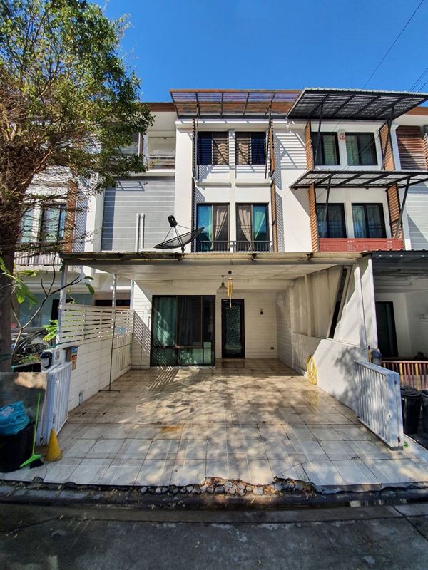 ขายบ้านทาวน์โฮม 3 ชั้น @หมู่บ้านอารียา เกษตรนวมินทร์ ลาดปลาเค้า