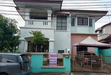 ขายบ้านเดี่ยว หมู่บ้านชมวิว เพชรเกษม81 เนื้อที่ 64.6 ตร.วา เข้าออกได้หลายเส้นทาง