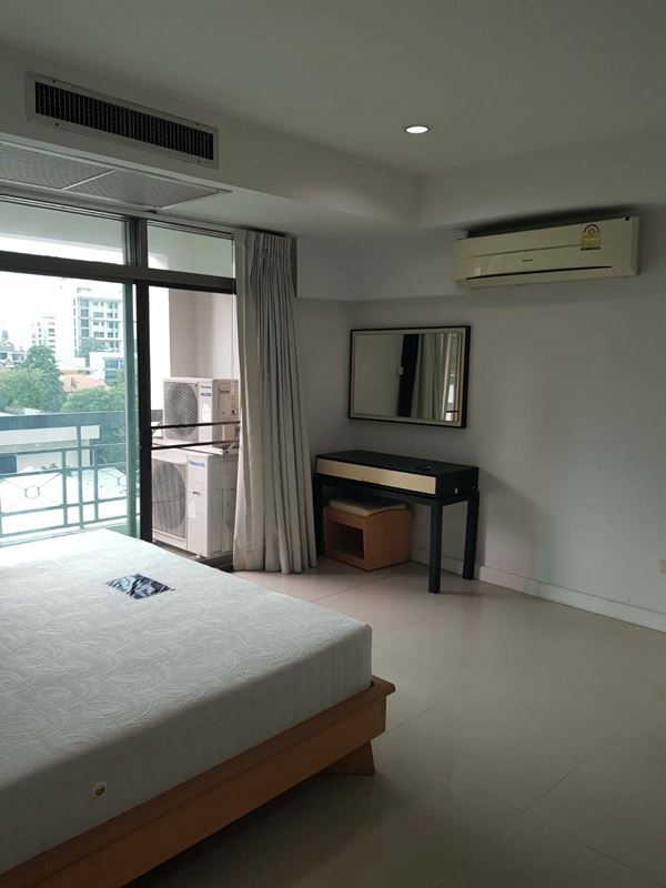 ให้เช่าถูกมาก คอนโด Royal Castle สุขุมวิท 39 เพียง 500 เมตรจาก รฟฟ พร้อมพงษ์ และ Emquartier