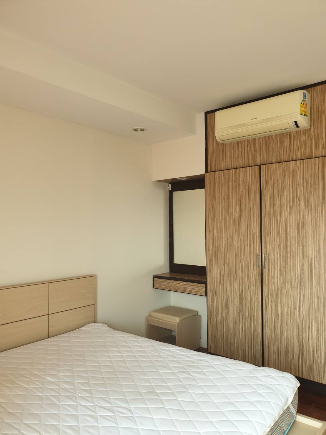ขายด่วน ๆ condominium วิคตอเรีย เลควิว 1800000 บาท 2นอน 58ตรม ใกล้ ถนนติวานนท์ สวยมาก