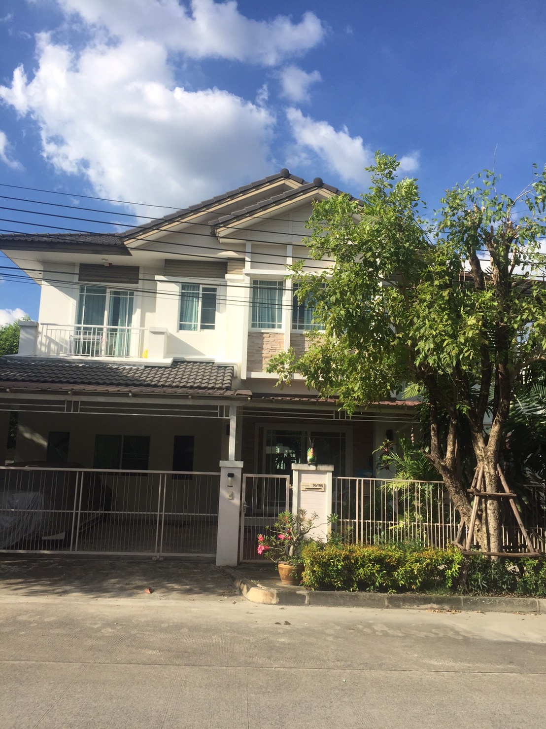 ด่วน ให้เช่า บ้านมัญฑนา  พระราม9-ศรีนครินทร์ ราคาเพียง 43,000 บาทต่อเดือนเท่านั้น