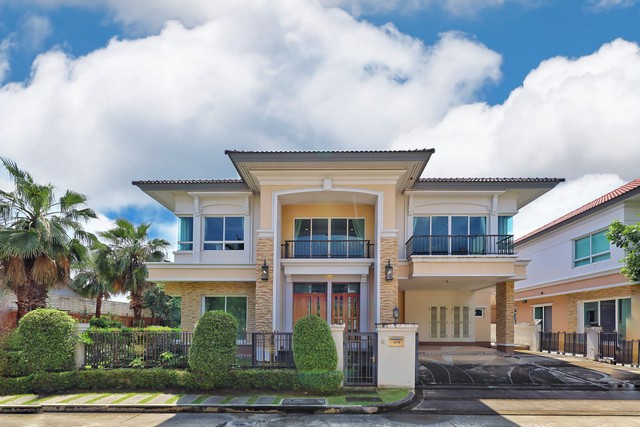 บ้าน   แกรนด์ บางกอก บูเลอวาร์ด สาทร  18900000 BAHT   ดีลดีสุด ณ จุดนี้ ไม่เคยอยู่ แปลงมุม ใกล้คลับเฮ้าส์