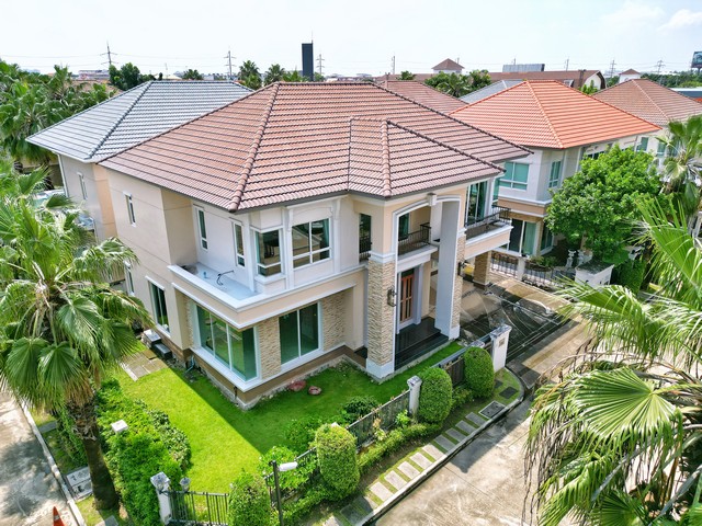 บ้าน   แกรนด์ บางกอก บูเลอวาร์ด สาทร  18900000 BAHT   ดีลดีสุด ณ จุดนี้ ไม่เคยอยู่ แปลงมุม ใกล้คลับเฮ้าส์