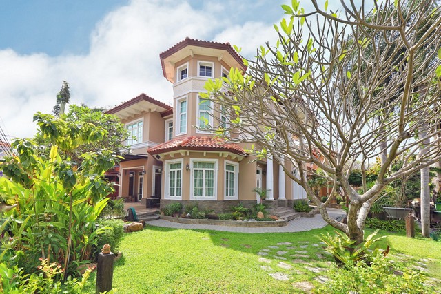 บ้าน นาราสิริ วงแหวน-สาทร 0 RAI 1 NGAN 34 Square Wah 18900000 B.   หรููสงบ แปลงมุม ใกล้คลับเฮ้าส์