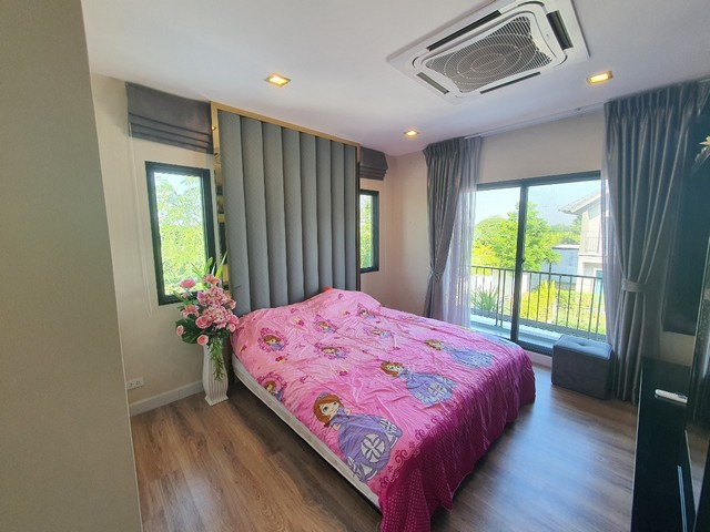 บ้าน เพฟ ศาลายา ปิ่นเกล้า 4BEDROOM 7500000 BAHT ใกล้ เซนทรัลศาลายา มหาลัยมหิดล ดีลเด็ด! น้ำตกข้างบ้าน  แชนเดอร์เลียบริเวณโต๊ะกินข้าวและบันได