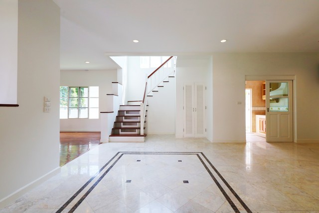 บ้าน มัณฑนา พระเงิน 145 ตรว. 11900000 B.   BIG SALE –