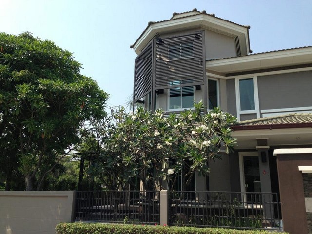 ขายบ้านเดี่ยว Fully-furnished  Golden Nakara พระรามเก้า-มอเตอร์เวย์  114 Sq.w  4 ห้องนอน 4 ห้องน้ำ