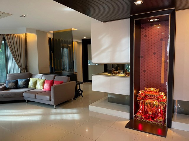 ขายบ้านเดี่ยว Fully-furnished  Golden Nakara พระรามเก้า-มอเตอร์เวย์  114 Sq.w  4 ห้องนอน 4 ห้องน้ำ