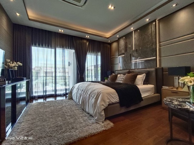 ขายบ้าน The City เอกมัย-ลาดพร้าว ขนาด 5 ห้องนอน 6 น้ำ 119.5 ตรว. 375 ตรม. พร้อมเฟอร์นิเจอร์บิวอิน