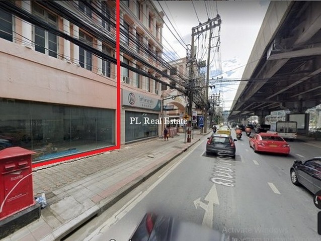 KP079 ให้เช่าอาคารพาณิชย์ 4 ชั้นติดถนนพระราม 9 ย่าน แยก อสมท. เหมาะทำโชว์รูม ด้านหน้าเป็นกระจก