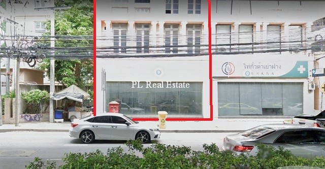 KP079 ให้เช่าอาคารพาณิชย์ 4 ชั้นติดถนนพระราม 9 ย่าน แยก อสมท. เหมาะทำโชว์รูม ด้านหน้าเป็นกระจก