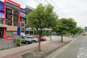 ให้เช่าอาคารพาณิชย์ 5 ชั้น ย่าน ศรีนครินทร์  มีที่จอดรถพร้อม เหมาะทำโชร์รูม ด้านหน้าเป็นกระจก