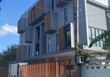 ให้เช่าโฮมออฟฟิศ 3.5 ชั้น ซอย รัชดา32 จอดรถได้ประมาณ 4-5 คัน