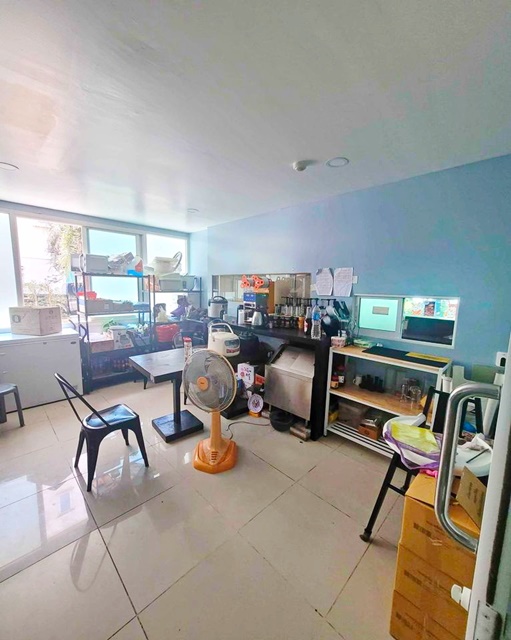 โชว์รูม ร้านอาหาร ให้เช่าร้านค้า ลาดพร้าว101 999Units 110 ตรม.​ 2คัน 2แอร์ ที่จอดรถ 3 คัน