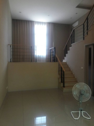 ขายทาวน์โฮม 3 ชั้น 20 ตร.ว. หมู่บ้านอาร์เด้น  ซอยสตรีวิทย์ 2 ลาดพร้าว 71 ใกล้โรงเรียนสตรีวิทย์ 2