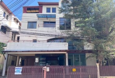 ขายโฮมออฟฟิศ 4ชั้น ทาวน์อินทาวน์ เนื้อที่ 84ตรว มี 4ห้องนอน3ห้องน้ำ