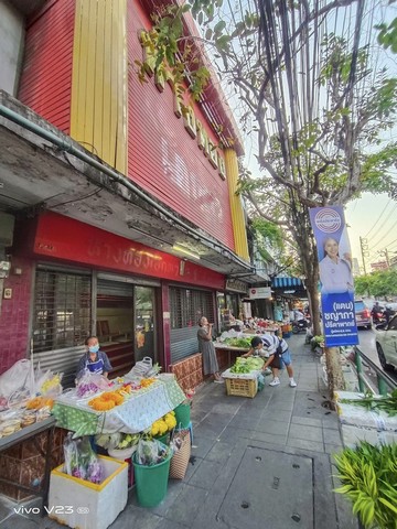ขายอาคารพานิช ติดถนนจันทร์ 2 คูหา เดิมเป็นร้านทอง  24 ตารางวา ทำเลดี อยู่ตรงข้ามซ.จันทร์ 18/5