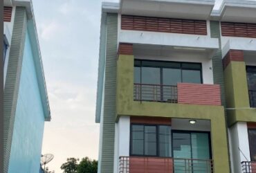 ให้เช่าทาวน์โฮม 3ชั้น ทรัพย์รุ่งเรืองซิตี้ สุขุมวิท 55 มี 3 ห้องนอน 3ห้องน้ำ