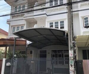WW216 ขาย ทาวน์โฮม 3 ชั้น ซอยนาคนิวาส 37 แยก 1-8 ลาดพร้าว