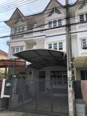 WW216 ขาย ทาวน์โฮม 3 ชั้น ซอยนาคนิวาส 37 แยก 1-8 ลาดพร้าว