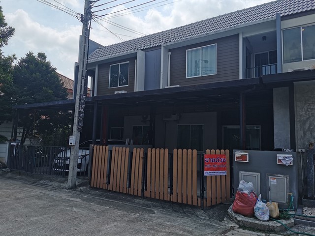 ขายเดอะคัลเลอร์ส พรีเมียม วงแหวน-รามอินทรา  ใกล้แฟชั่นไอส์แลนด์เพียง15นาที