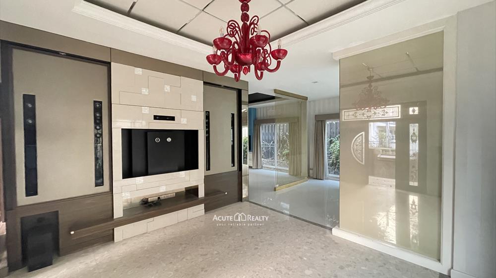 ขายบ้านเดี่ยวขนาดใหญ่ หมู่บ้านบางกอก บูเลอวาร์ด สาทร-ปิ่นเกล้า