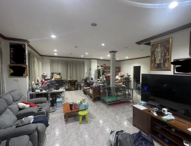 ให้เช่าและขาย บ้านเดี่ยว 2 ชั้น ชลลดา บางบัวทอง  105 ตรว มี 4 ห้องนอน 2 ห้องน้ำ