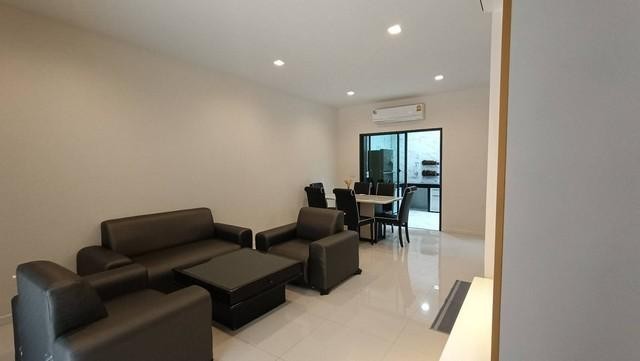 POR2225 ให้เช่า ทาวน์โฮม 3 ชั้น โครงการ ไอเจ้นท์ พัฒนาการ EIGEN Pattanakarn ใกล้ซีคอนสแควร์