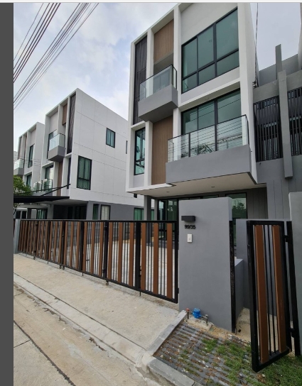ให้เช่า นิว คอนเน็กซ์ เฮาส์ ดอนเมือง พหลโยธิน 3ห้องนอน3ห้องน้ำ 220 ตรม 42 ตรว เหมาะอาศัย ทำออฟฟิศ