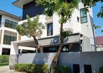 ให้เช่าและขายบ้านเดี่ยว 3 ชั้น บ้านลุมพินี สวนหลวง ร.9 เนื้อที่ 54ตรว มี 3 ห้องนอน 5 ห้องน้ำ