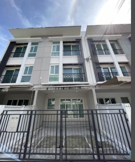 ขายทาวน์โฮม3ชั้น บ้านกลางเมือง พระราม 9 (เลียบมอเตอร์เวย์)