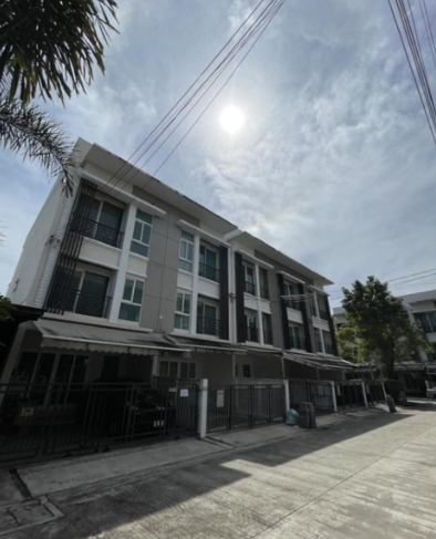 ขายทาวน์โฮม3ชั้น บ้านกลางเมือง พระราม 9 (เลียบมอเตอร์เวย์)