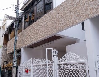 ให้เช่าทาวน์โฮม 3 ชั้น สุขุมวิท44/2 เนื้อที่ 24 ตรว เหมาะอาศัย ทำออฟฟิศ  ใกล้ BTS พระโขนงเพียง 500 เมตร