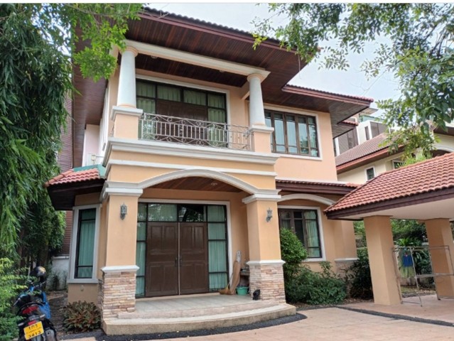 ให้เช่าบ้านเดี่ยว  เอกมัยซอย10 สุขุมวิท63 เนื้อที่ 97 ตรว มี 4 ห้องนอน 3 ห้องน้ำ