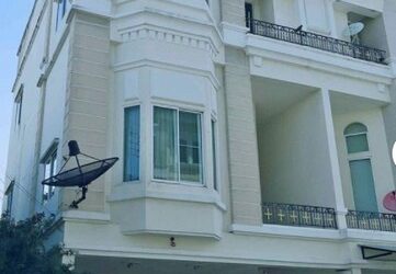 ขายทาวน์โฮม 3 ชั้น ยูโรโนวา ลาดกระบัง 24/1  ใกล้ ม.พระจอมเกล้าเจ้าคุณทหารลาดกระบัง เดอะพาซิโอ