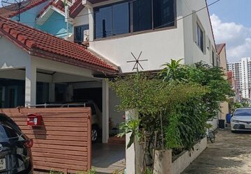 ขายบ้านทาวน์โฮม  หมู่บ้านมณียาวิลล์ วชิรธรรมสาธิต สุขุมวิท101/1