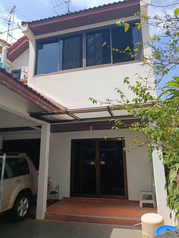 ขายบ้านทาวน์โฮม  หมู่บ้านมณียาวิลล์ วชิรธรรมสาธิต สุขุมวิท101/1