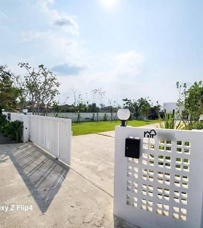 บ้านเดี่ยวสไตล์คาเฟ่ วิวทุ่งนา บรรยายกาศดีมาก พื้นที่กว้าง เหมาะสำหรับพักอาศัย หรือเปิดร้านคาเฟ่เล็กๆ ทำเลใกล้ รพ.สันทราย