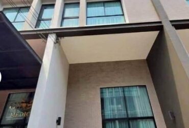 ขายทาวน์โฮม 3.5ชั้น บ้านกลางเมืองวิภาวดี 64 เนื้อที่ 20 ตรว มี 3ห้องนอน 4ห้องน้ำ
