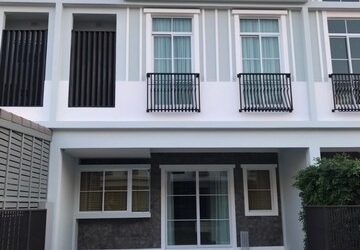 ให้เช่า Luxury Townhome ใกล้ห้างMega Bangna ชานเมืองกรุงเทพ พร้อมสิ่งอำนวยความสะดวกครบครัน