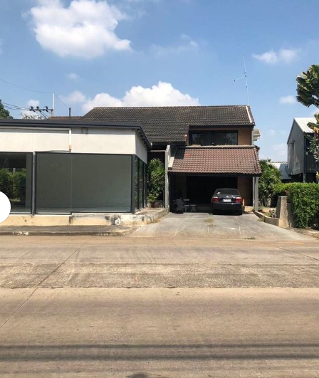 ให้เช่าบ้านเดี่ยว 2 ชั้น พร้อมพื้นที่โชว์รูม พหลโยธิน60 หมู่บ้านการ์เด้นโฮม  เนื้อที่ 105ตรว
